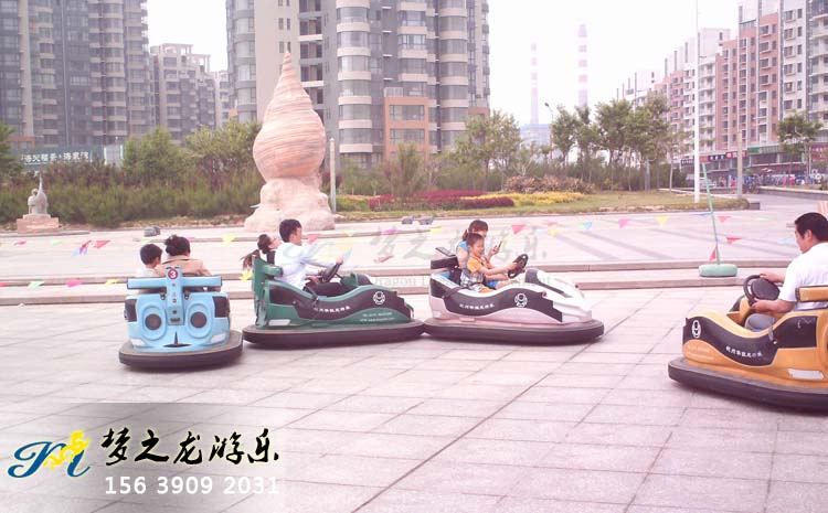 廣場(chǎng)戶外碰碰車(chē)游樂(lè)場(chǎng)